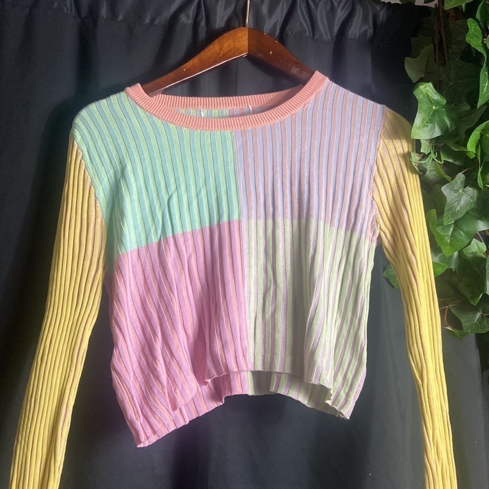 Vigoss Jeans Colorblock Ribbed Crop Sweater - Picture 3 of 9